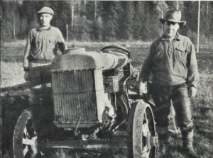 Småbrukaren Stjernberg med sin son och sin kära Fordson