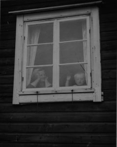 Farmor Ingeborg och Janne på Lill-Nätiholmen juli 1965